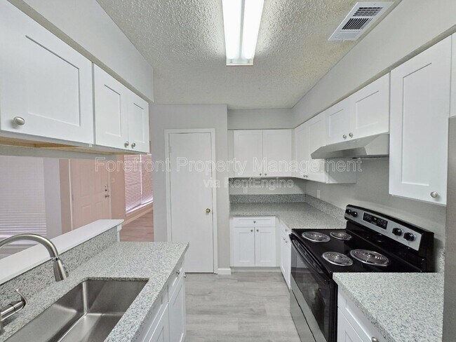 Building Photo - 5507 Roanwood