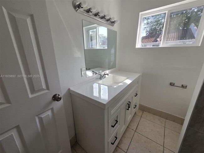 Building Photo - 3940 NW 76th Terrace