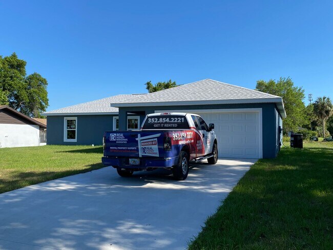 Building Photo - Beautiful Newer  Home - 3/2/2 **WON"T LAST**