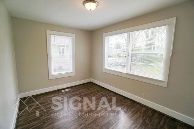 Building Photo - 1785 Steiner Ave SW