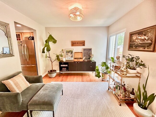 Building Photo - Welcome to this Lovely Home in Reston, VA!