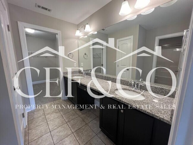 Building Photo - Spacious 3 bedroom 2.5 bedroom available in Moore!