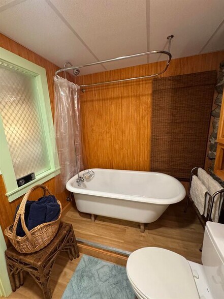 Building Photo - 529 Valley