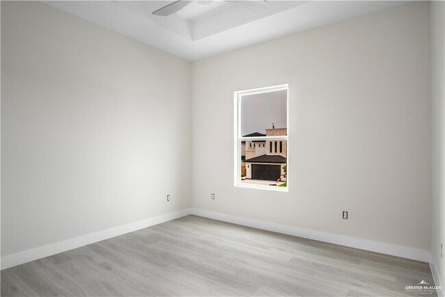 Building Photo - 2609 E Solar Dr