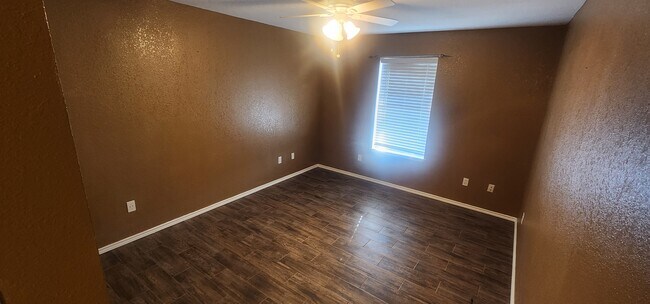 Building Photo - 807 Sabinas St