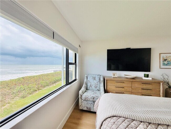 Building Photo - 7370 S Ocean Dr