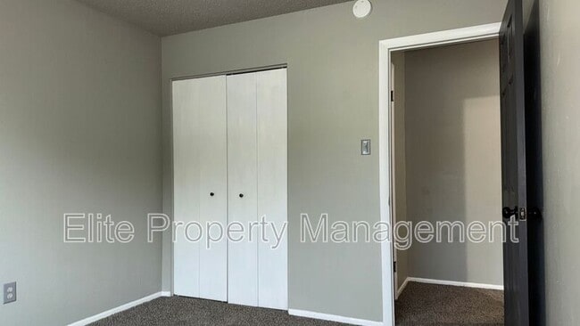Building Photo - 4030 Ridge Dr