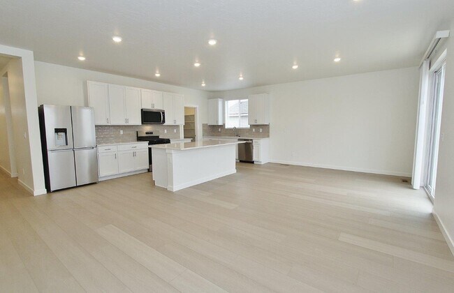 Building Photo - 11138 Overhang St