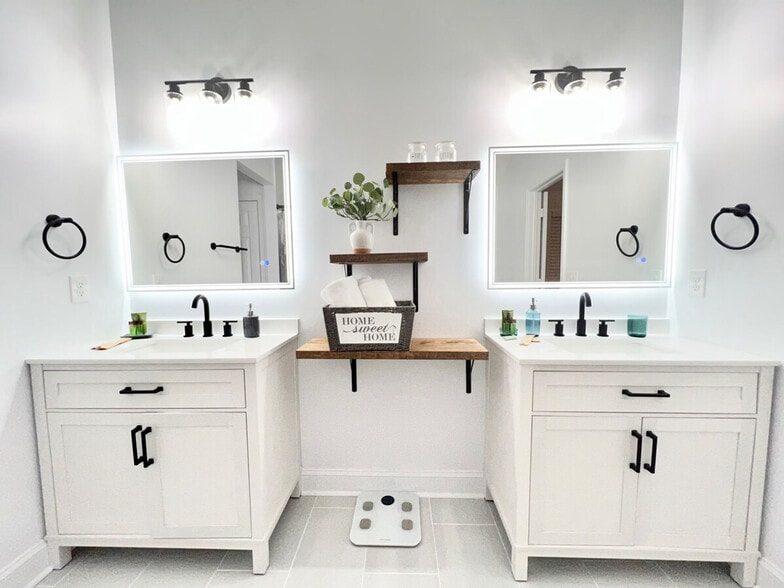 Building Photo - 6009 Mock Ives Ct NE