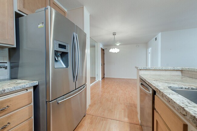Building Photo - Marina District 2 Bedroom at Marina Park! ...