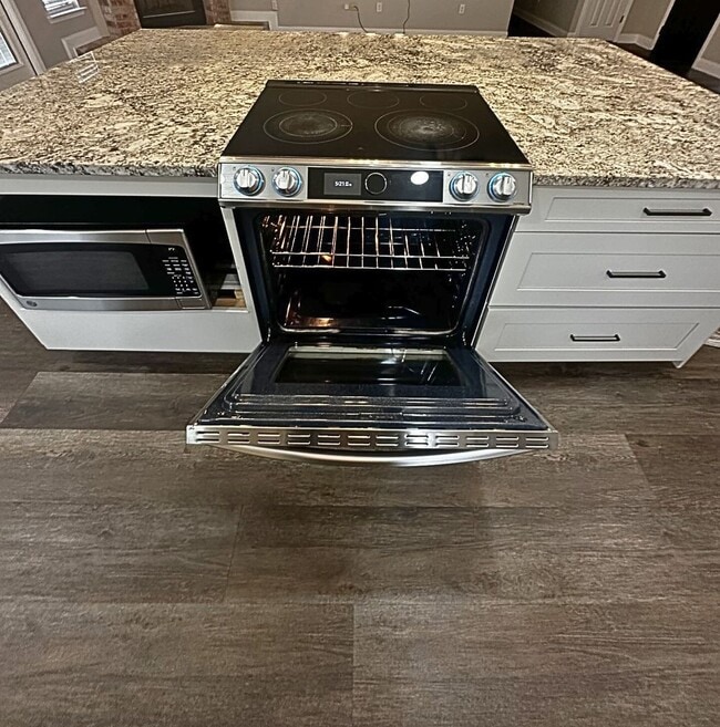 Building Photo - Traditional Neighborhood Living with Luxury