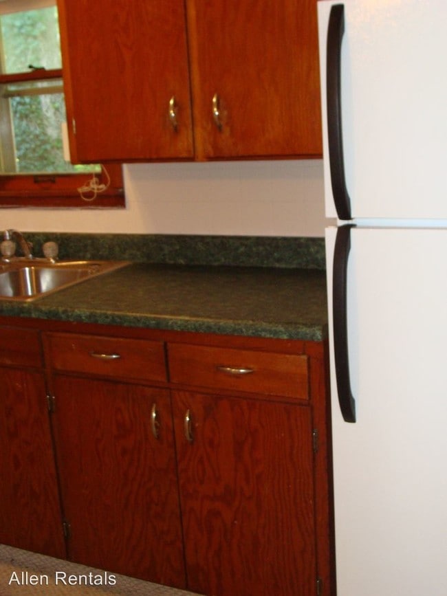 Building Photo - 1215 Poyntz Ave