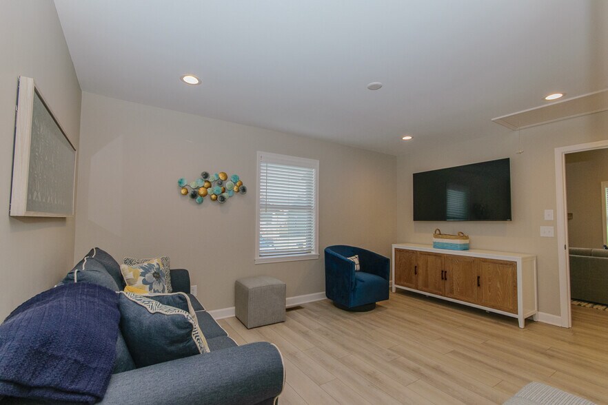 2nd bedroom with pull out sofa bed - 586 Townhomes Pl