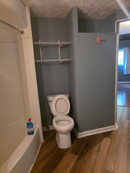 Bathroom - 216 Roundhouse Rd