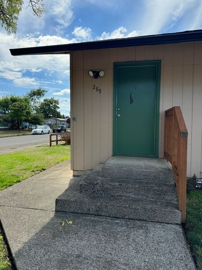 Building Photo - 285 E 11th Ave