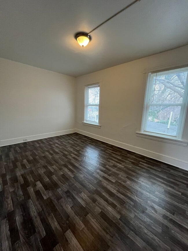 Building Photo - 11 N Ann St