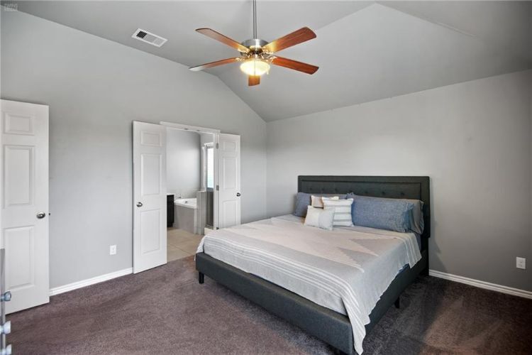 Building Photo - 7410 Russ Ln