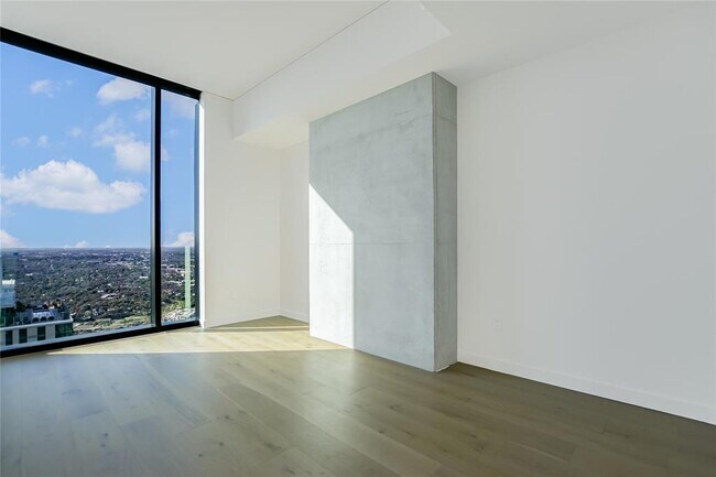 Building Photo - 610 Davis St