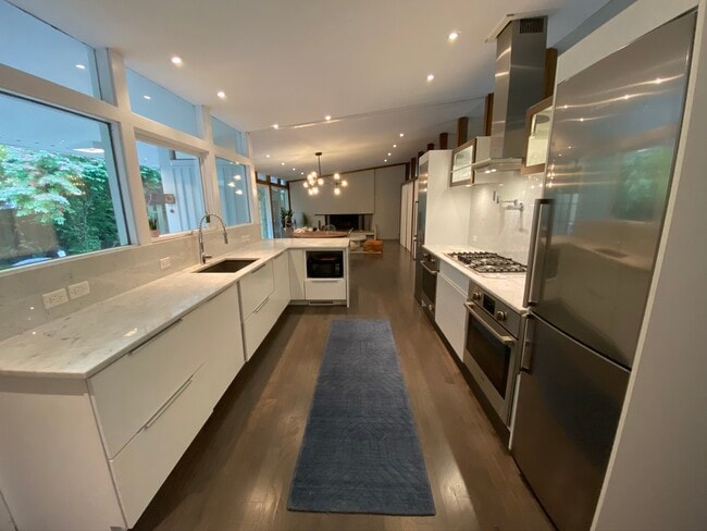 Building Photo - 2104 Zuppke Dr