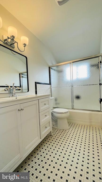 Building Photo - 5015 Wilkens Ave