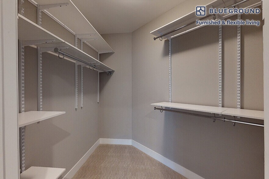 Building Photo - 240 E Shore Rd