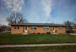 Building Photo - 212 NW Arlan Dr