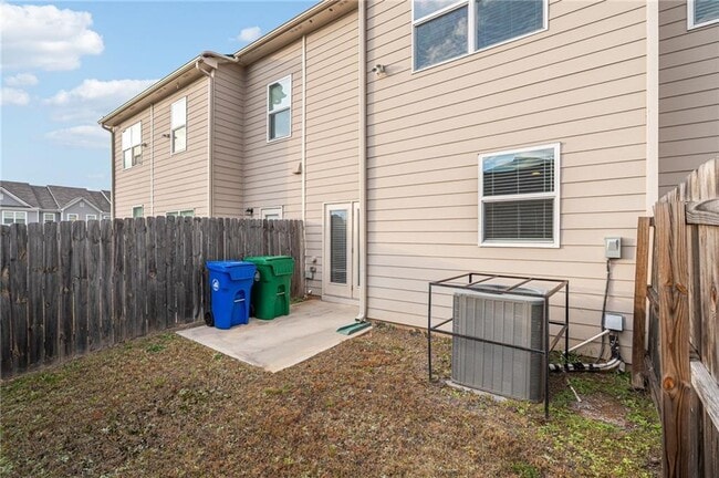 Building Photo - 6256 Hillandale Dr