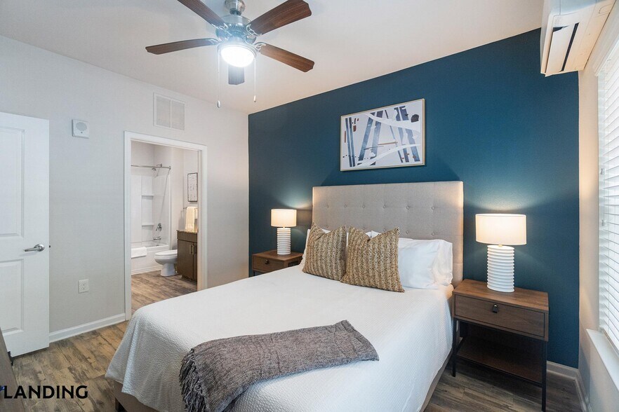 Building Photo - 655 W Mallard Creek Church Rd