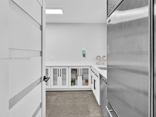 Building Photo - 840 S Southlake Dr