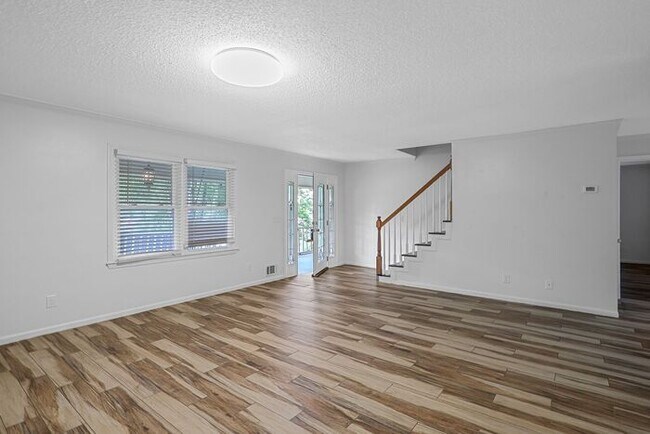 Building Photo - 110 Hayfield Way