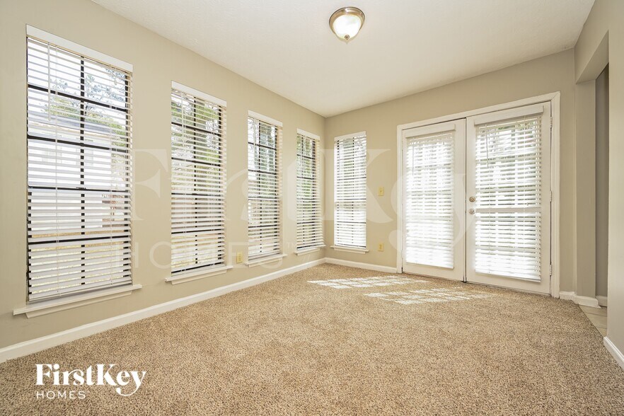 Building Photo - 5369 Biffle Ln