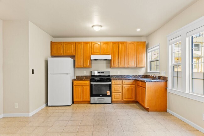 Building Photo - Bright Mosswood Studio Near BART and Kaiser