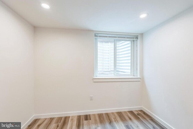 Building Photo - 1526 W Seybert St