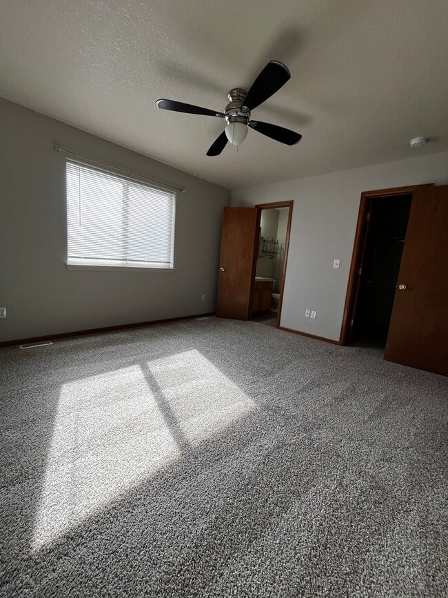 Building Photo - 3 Bedroom 2 Bath Ranch Style Home in Loveland