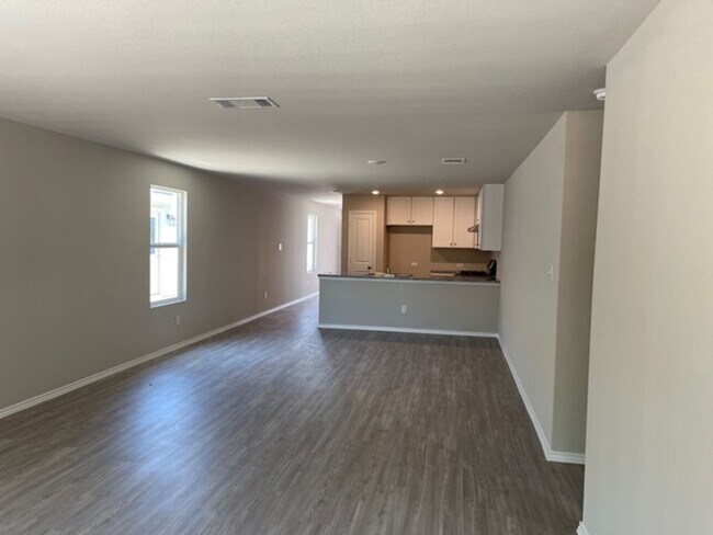 Building Photo - 4 br, 2 bath House - 10111 Braun Cloud