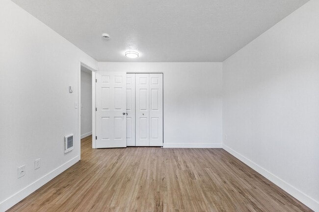 Building Photo - Beautifully Renovated 3-Bedroom Home in Qu...