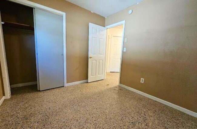 Building Photo - 3 Bedroom, 1 Bath House for rent in Lakeland *Move-In Special*