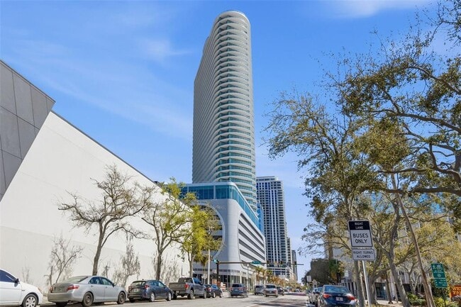 Building Photo - 400 Central Ave