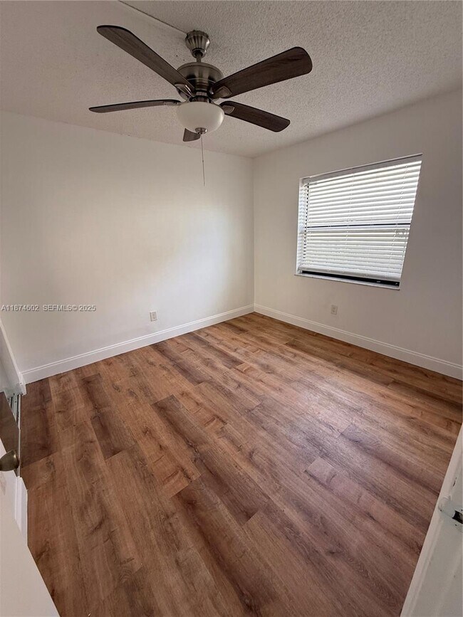 Building Photo - 862 NE 209th St