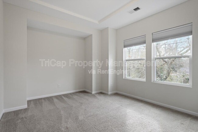 Building Photo - 1409 Luxor Dr