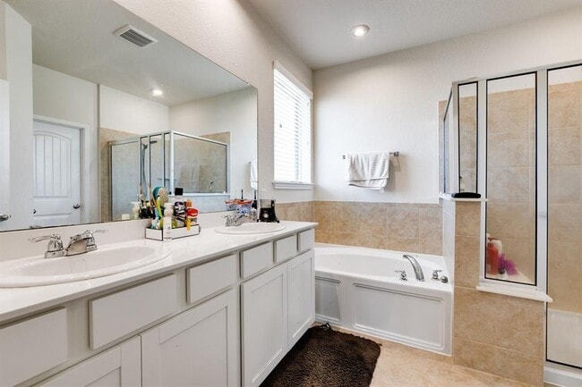 Building Photo - 8101 Pescara Cove