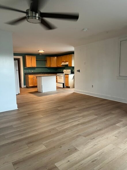 Building Photo - 13 E Spring St