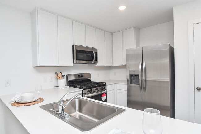 Building Photo - 21435 Montecagnano Ave