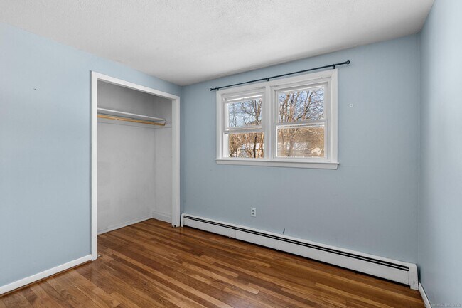 Building Photo - 8 Kings Rd