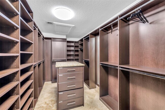 Building Photo - 6300 SW 190th Ave