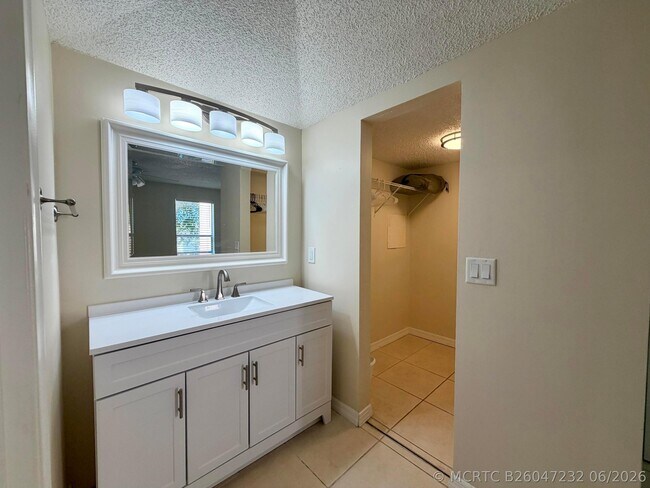 Building Photo - 2800 Fiore Way