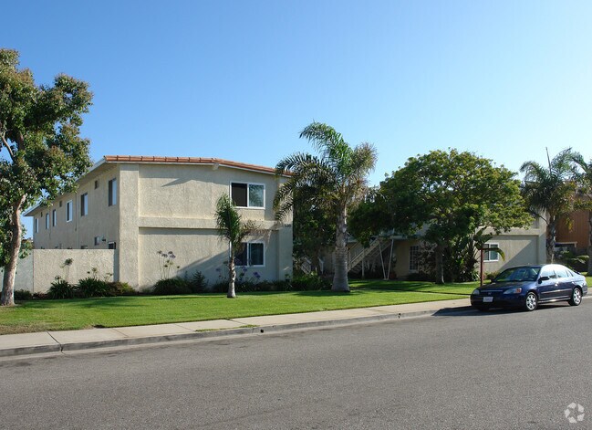 Primary Photo - 4930-4940 Nautilus St