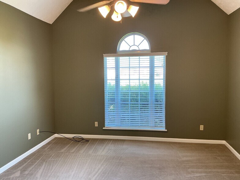 Building Photo - 16 Homeview Cv