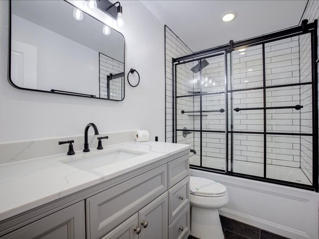 Building Photo - 8551 E Lee Pl
