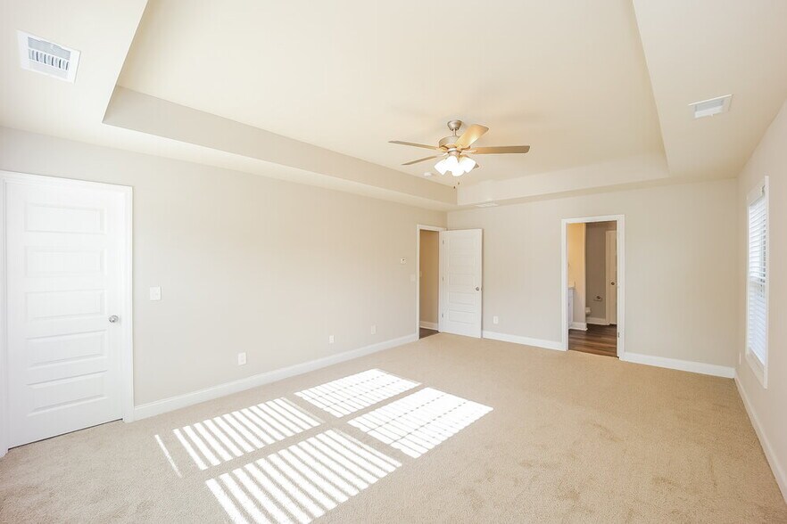 Building Photo - 425 Flowery Branch Ct